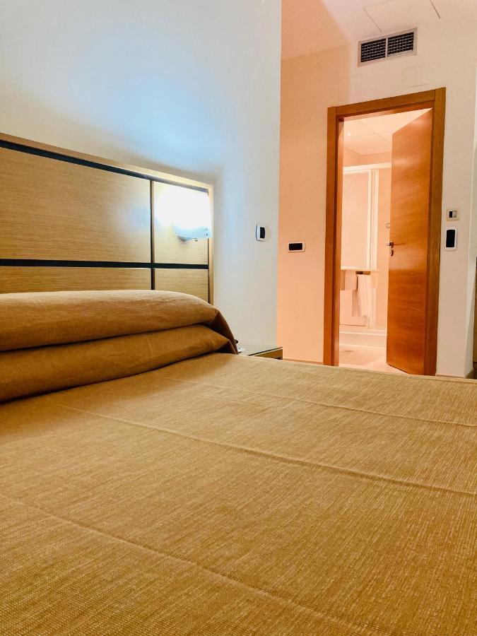 Dona Lola Hotel Castellón de la Plana Kültér fotó